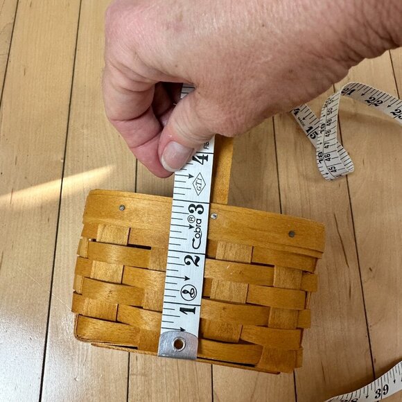 Longaberger Basket with Handle, Small Mini Chore Basket Stamped & SIgned 2001 - Picture 10 of 11